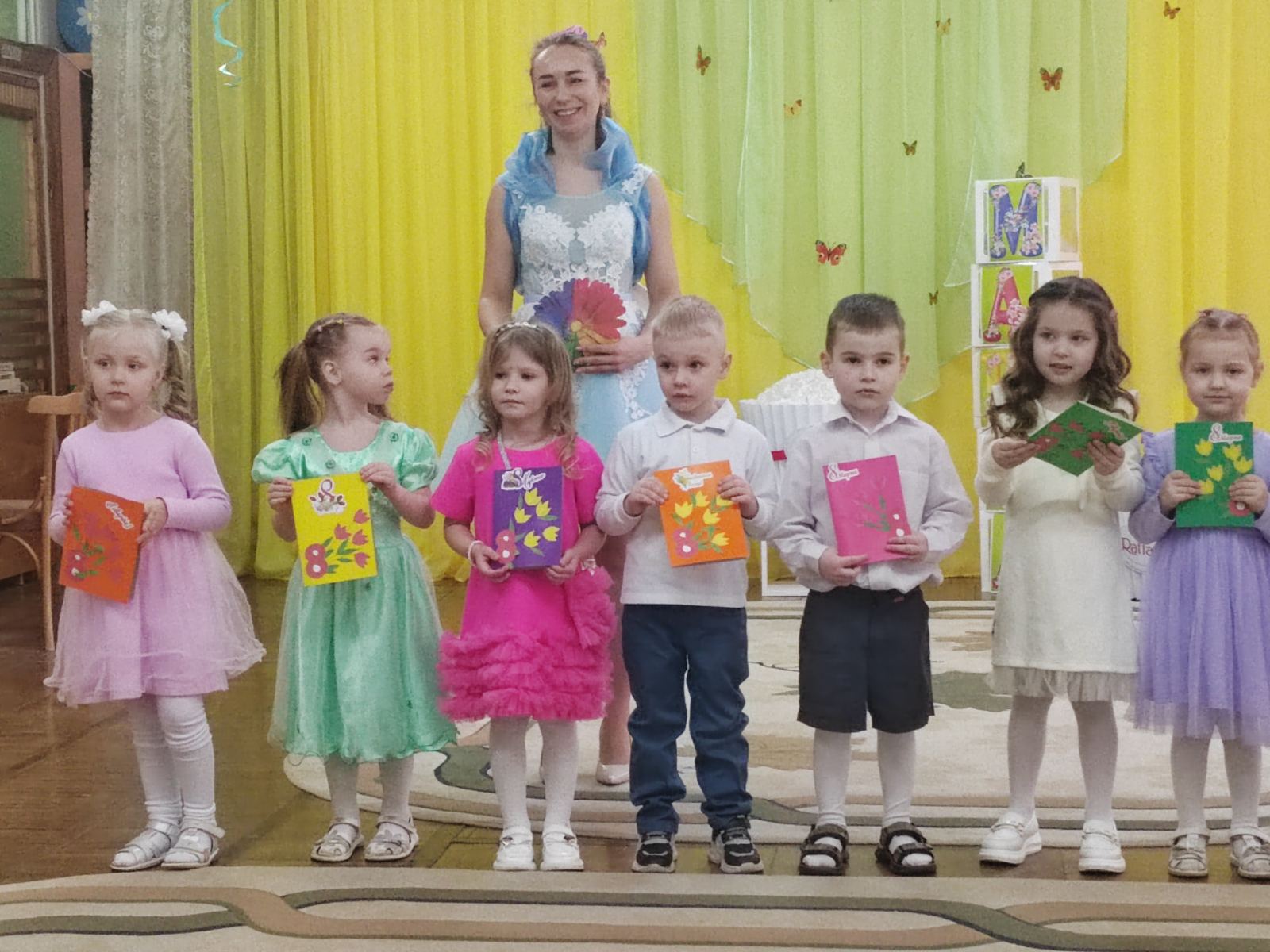 Праздник Мамин день 