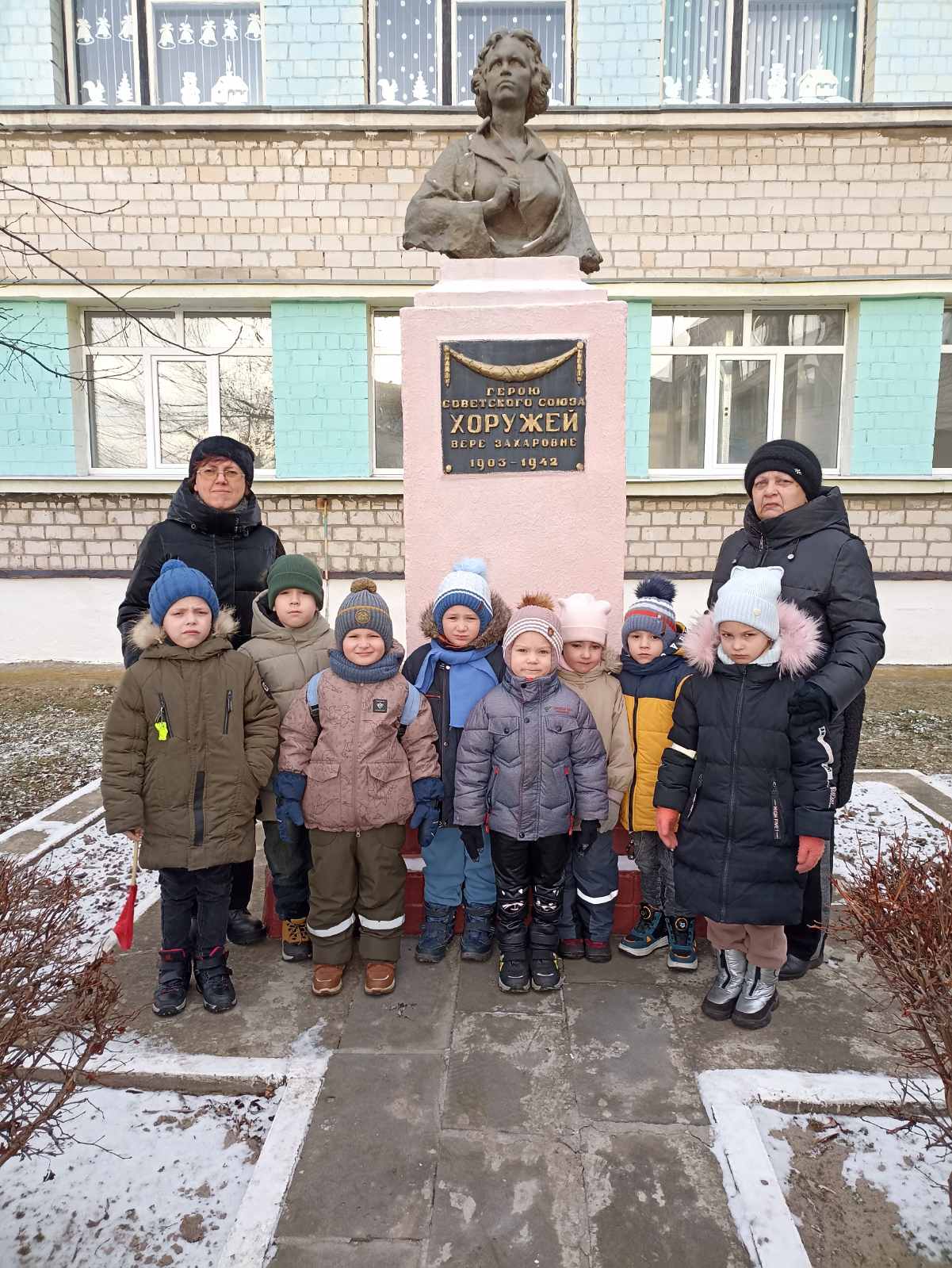 Экскурсия к памятнику Веры Хоружей