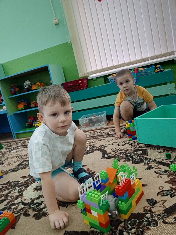 Мы шагаем в зоопарк.