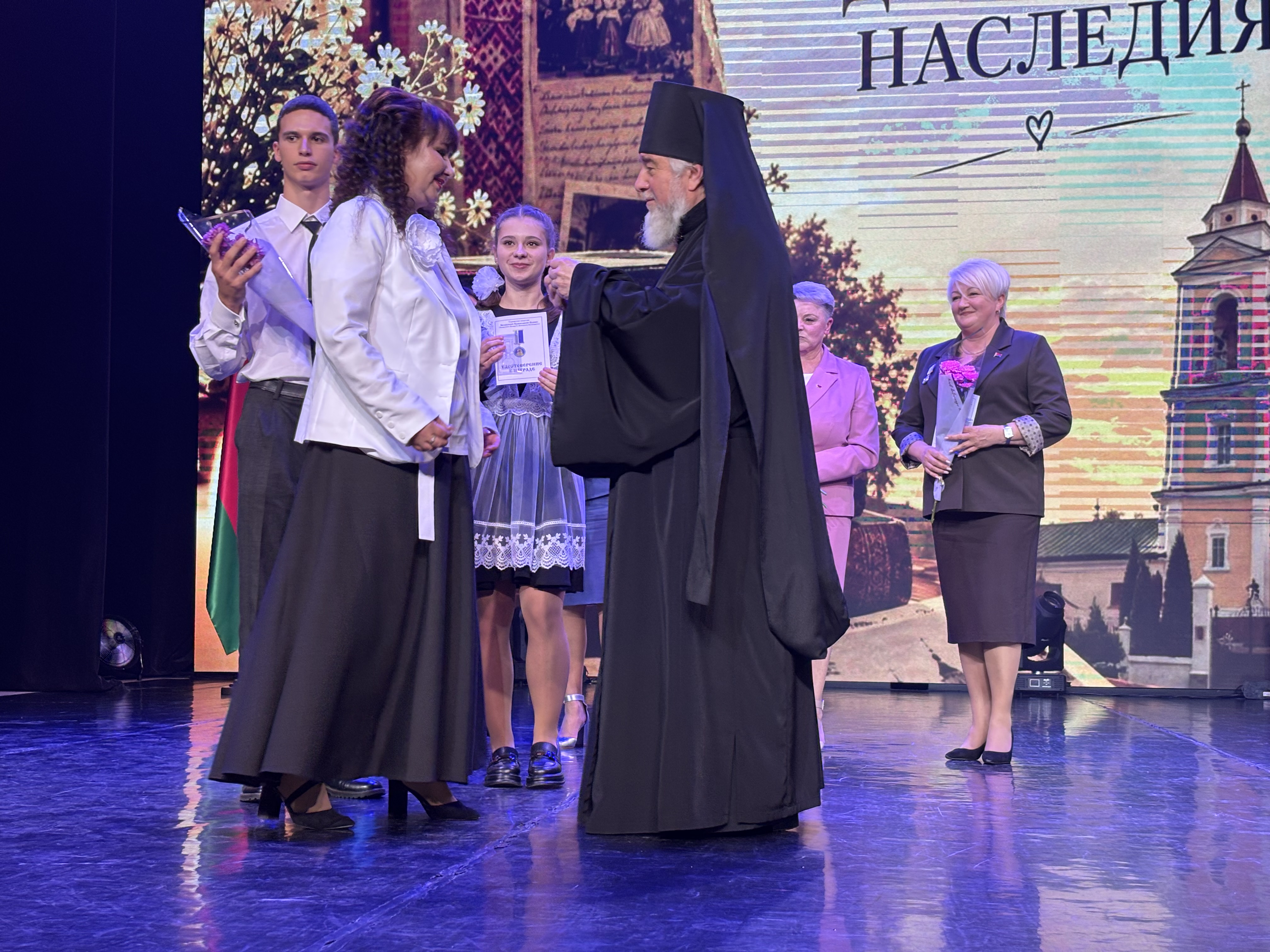 Признание заслуг и духовных традиций. Заведующему нашего детского сада Ирине Алексеевне Глушак вручена епархиальная медаль