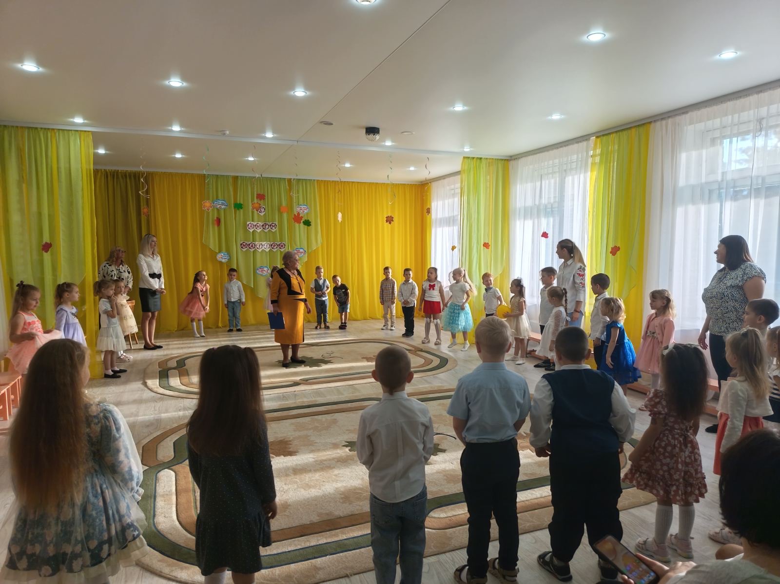 Музыкальное развлечение «День матери»